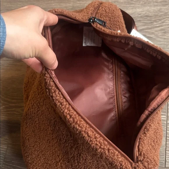 Calia large sling purse - Picture 5 of 5